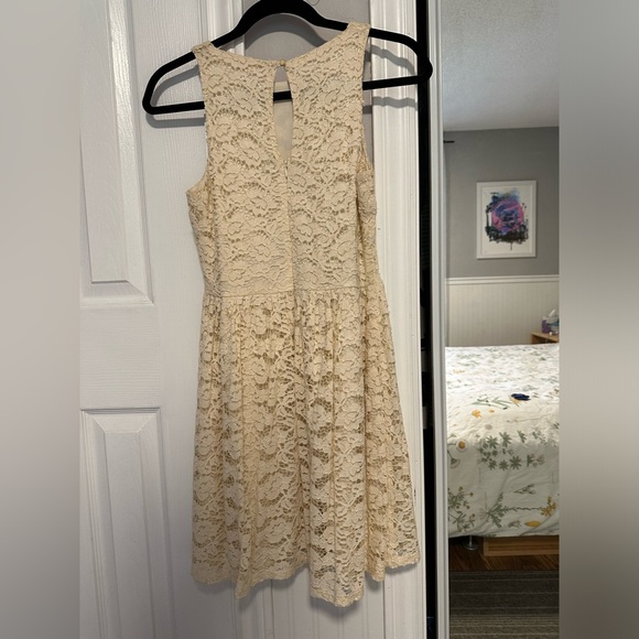 Women’s cream dress - Picture 2 of 4